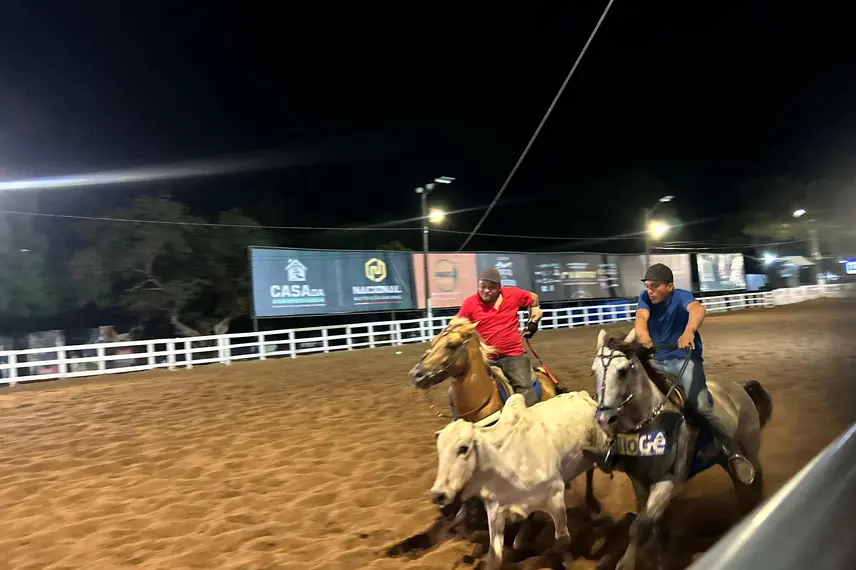 Júnior Macêdo, do Imepi, prestigia 1ª etapa do Campeonato Piauiense de Vaquejada