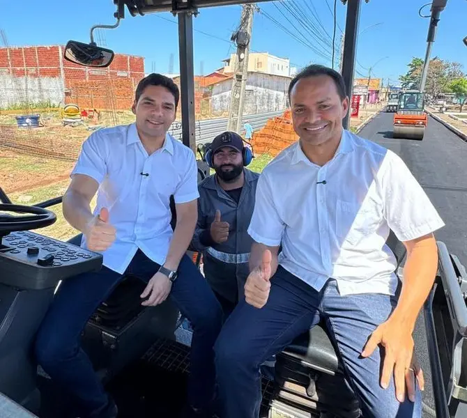 Leo Sobral e prefeito de José de Freitas visitam obras da Travessia Urbana