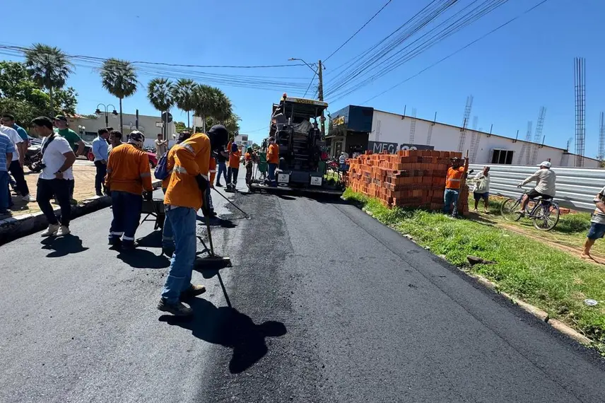 Leo Sobral e prefeito de José de Freitas visitam obras da Travessia Urbana