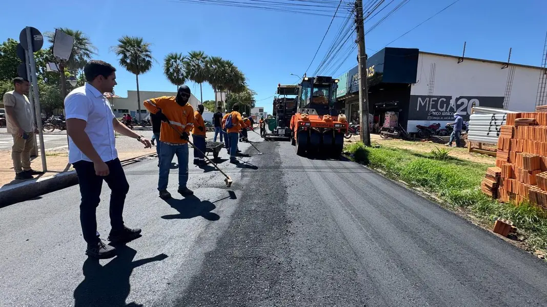 Leo Sobral e prefeito de José de Freitas visitam obras da Travessia Urbana