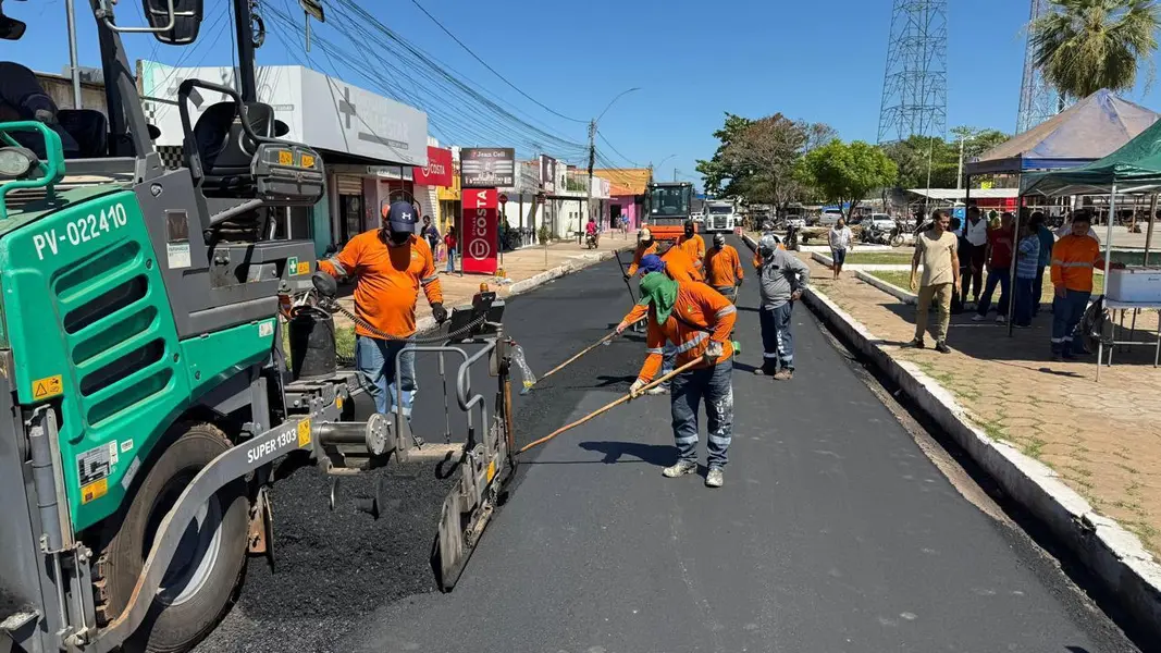 Leo Sobral e prefeito de José de Freitas visitam obras da Travessia Urbana