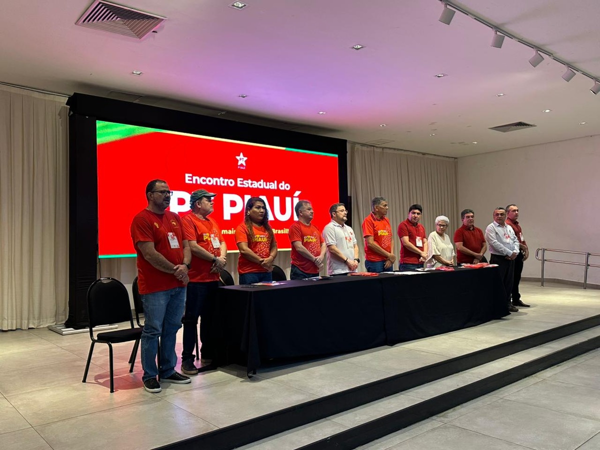 Lideranças reunidas no Encontro Estadual do PT.