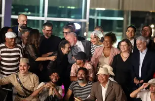 Lula recebe equipe e elenco de "O Agente Secreto" em sessão especial no Palácio da Alvorada (Foto: Valter Campanato/Agência Brasi)