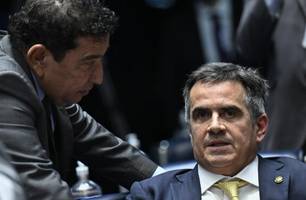 Magno Malta (PL-ES) encara Ciro Nogueira (PP-PI) no plenário do Senado. Nogueira está perdendo credibilidade com a direita (Foto: Andressa Anholete/Agência Senado)