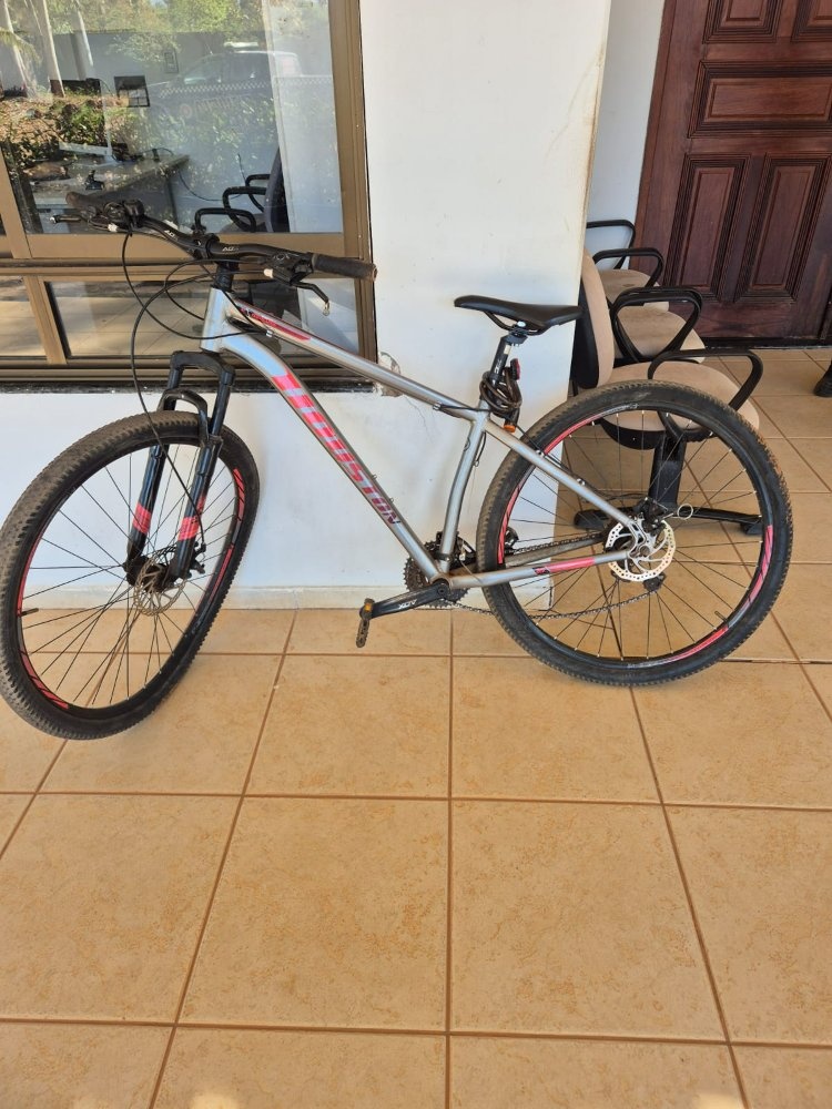 Motorista embriagado atropela estudante e é preso com comparsa armado em Corrente