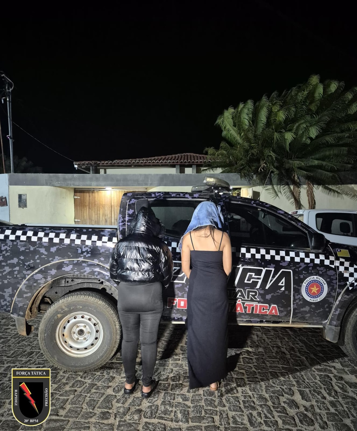 Passageiras de ônibus são presas com arsenal e 62 kg de drogas em Paulistana