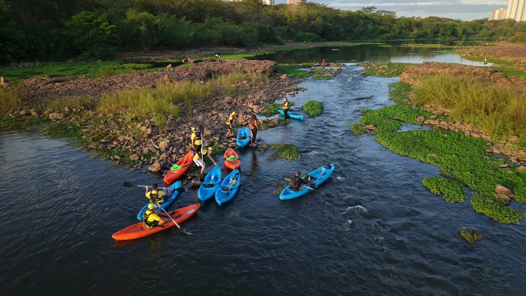 Passeio de caiaque no rio Poty une aventura, lazer e consciência ambiental