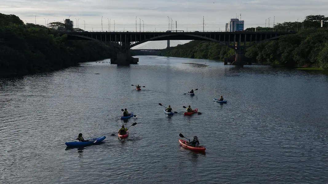 Passeio de caiaque no rio Poty une aventura, lazer e consciência ambiental