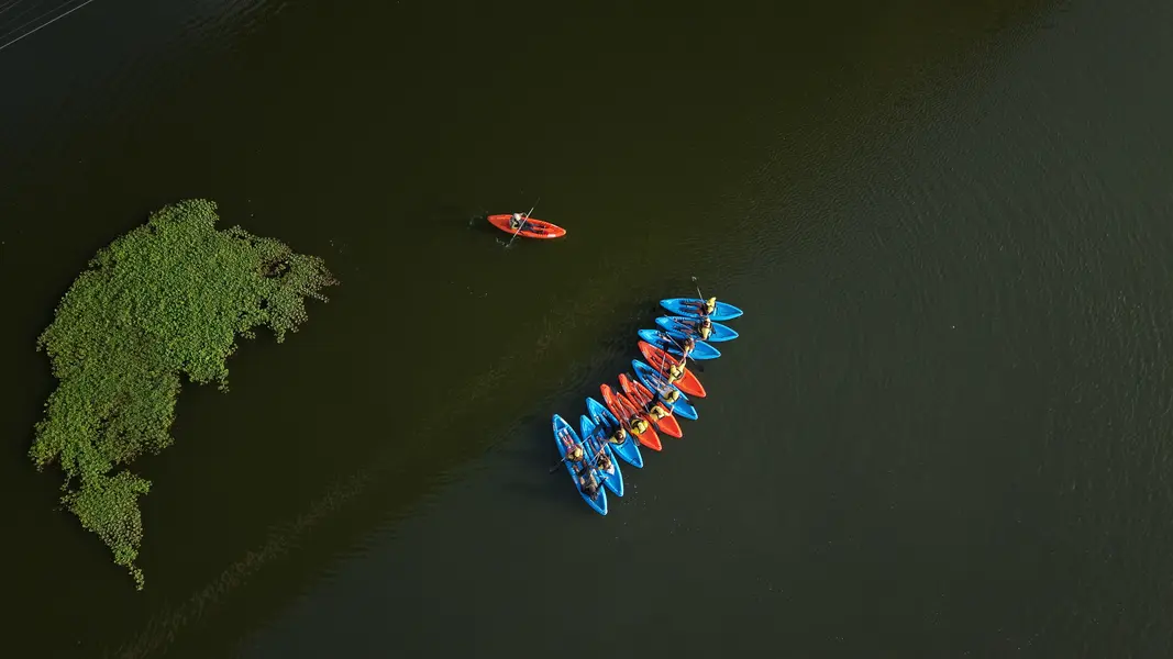 Passeio de caiaque no rio Poty une aventura, lazer e consciência ambiental