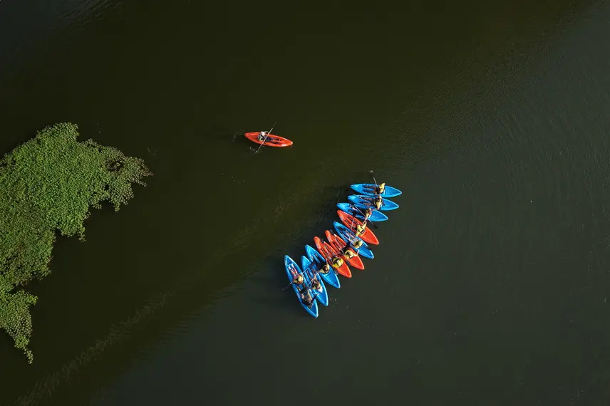 Passeio de caiaque no rio Poty une aventura, lazer e consciência ambiental