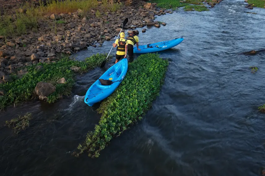 Passeio de caiaque no rio Poty une aventura, lazer e consciência ambiental