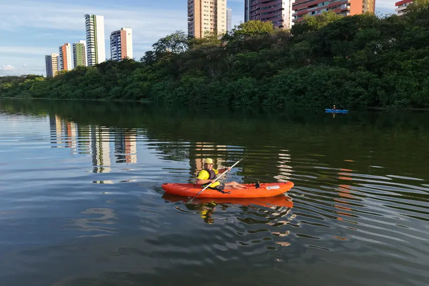 Passeio de caiaque no rio Poty une aventura, lazer e consciência ambiental
