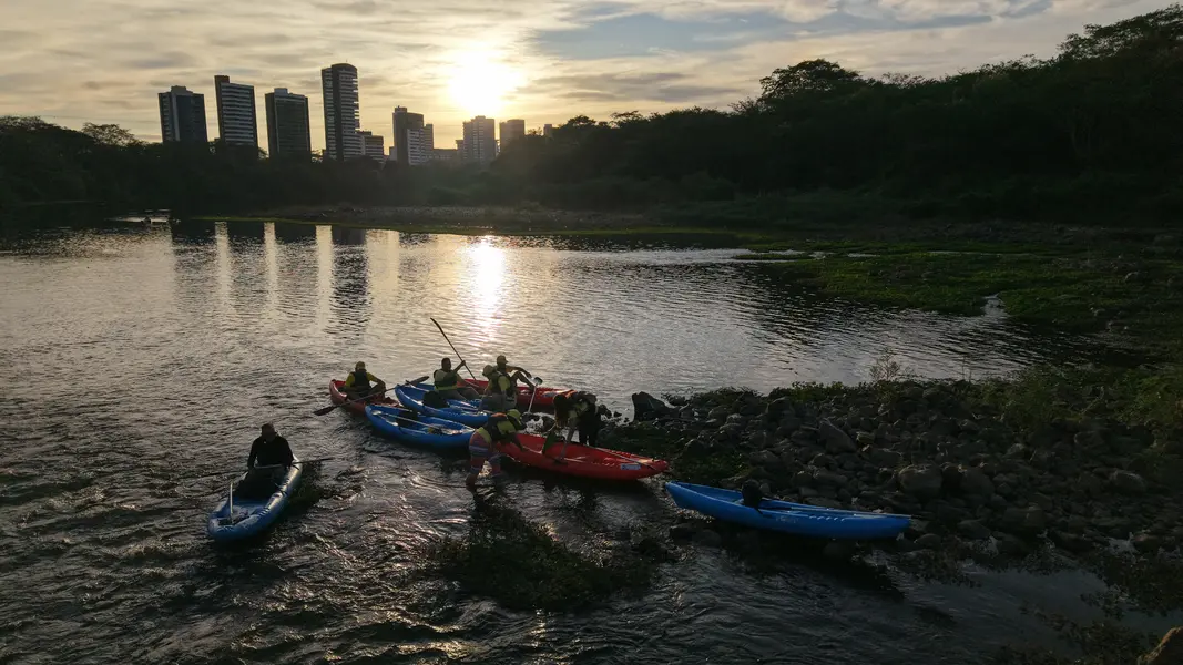 Passeio de caiaque no rio Poty une aventura, lazer e consciência ambiental