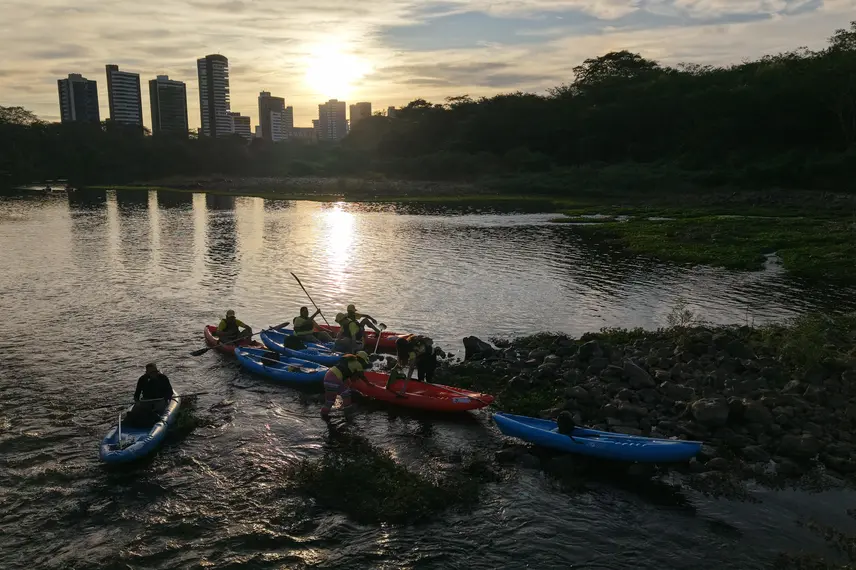 Passeio de caiaque no rio Poty une aventura, lazer e consciência ambiental