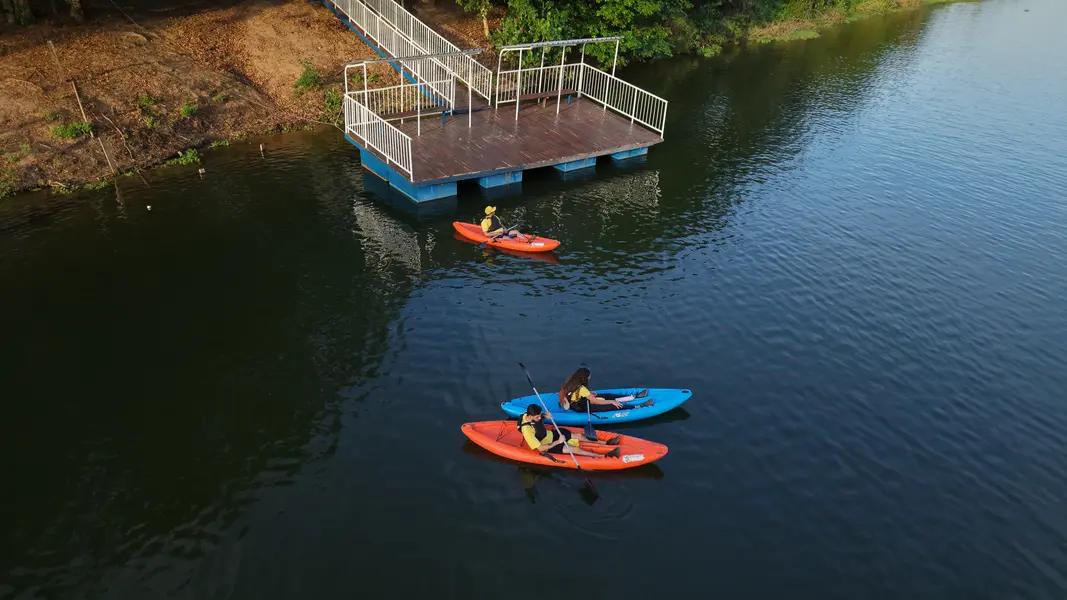Passeio de caiaque no rio Poty une aventura, lazer e consciência ambiental