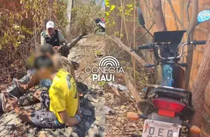 Polícia fica de tocaia e apreende dupla que foi buscar moto roubada em Teresina (Foto: Repórter 12/Conecta Piauí)