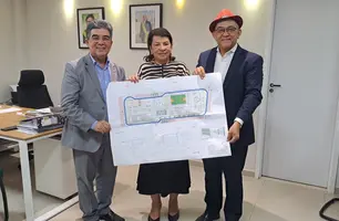 Prefeito Abdoral Melo recebe projeto do Complexo Poliesportivo Educacional (Foto: Divulgação)