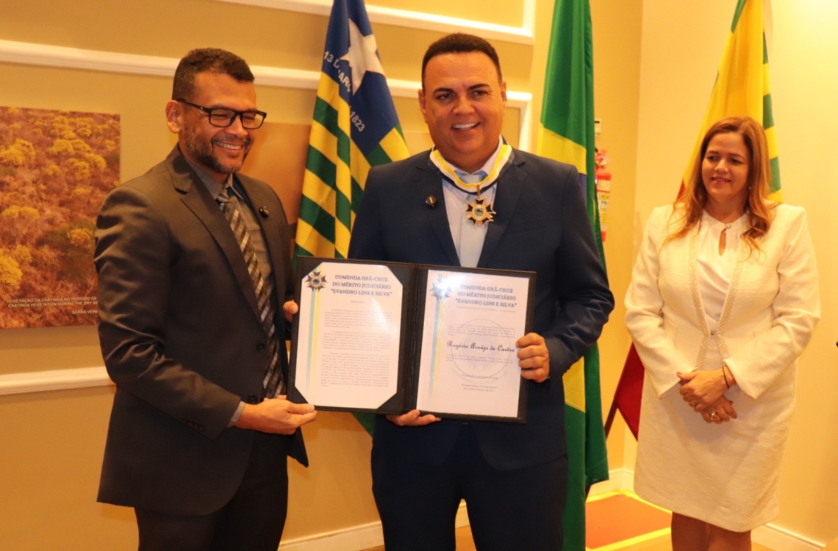 Prefeito Rogério Castro é homenageado pela Justiça Federal em São Raimundo Nonato