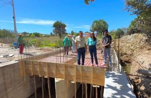 Prefeitura de Caraúbas inicia construção de ponte no bairro Alto Alegre (Foto: Reprodução)