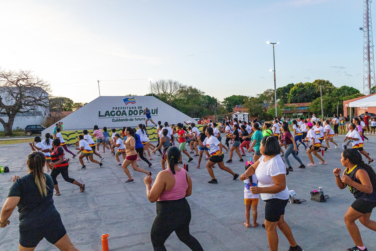Prefeitura de Lagoa do Piauí realiza 1º Aulão de Zumba na Praça Principal