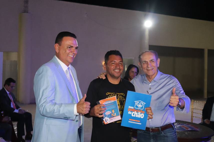 Prefeitura de São Raimundo Nonato entrega 945 títulos pelo 'Meu Pedacinho de Chão' Prefeitura de São Raimundo Nonato entrega 945 títulos pelo 'Meu Pedacinho de Chão'