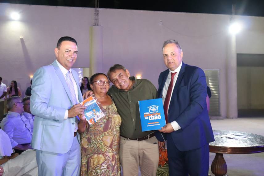 Prefeitura de São Raimundo Nonato entrega 945 títulos pelo 'Meu Pedacinho de Chão' Prefeitura de São Raimundo Nonato entrega 945 títulos pelo 'Meu Pedacinho de Chão'