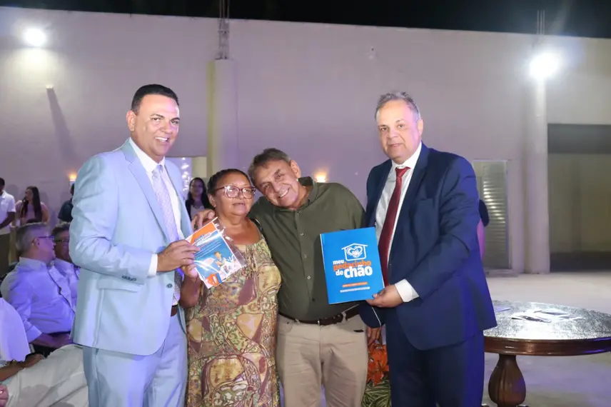 Prefeitura de São Raimundo Nonato entrega 945 títulos pelo 'Meu Pedacinho de Chão'