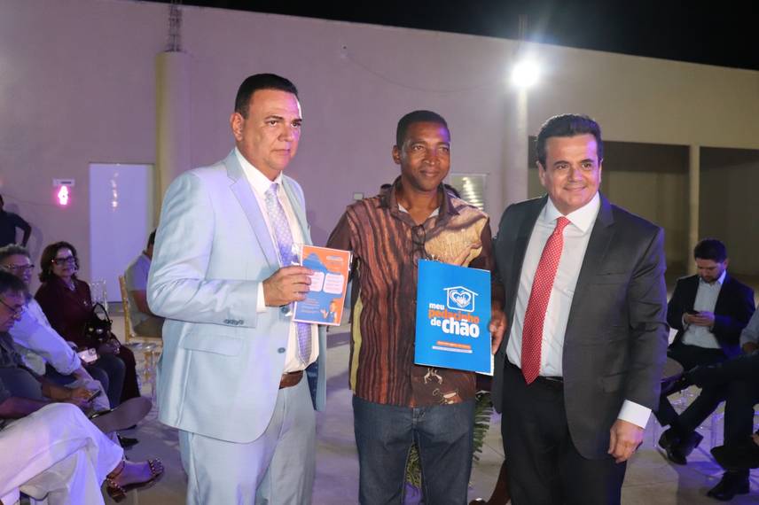 Prefeitura de São Raimundo Nonato entrega 945 títulos pelo 'Meu Pedacinho de Chão' Prefeitura de São Raimundo Nonato entrega 945 títulos pelo 'Meu Pedacinho de Chão'