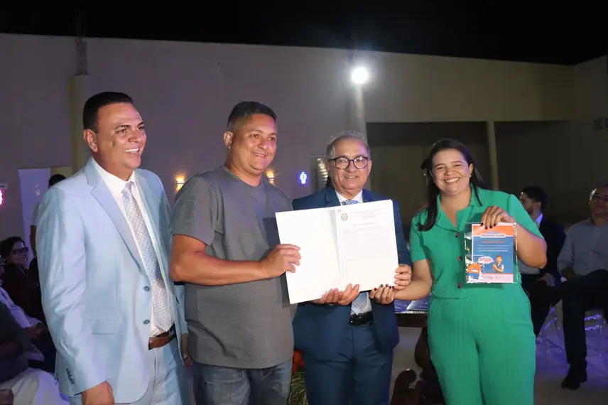 Prefeitura de São Raimundo Nonato entrega 945 títulos pelo 'Meu Pedacinho de Chão'