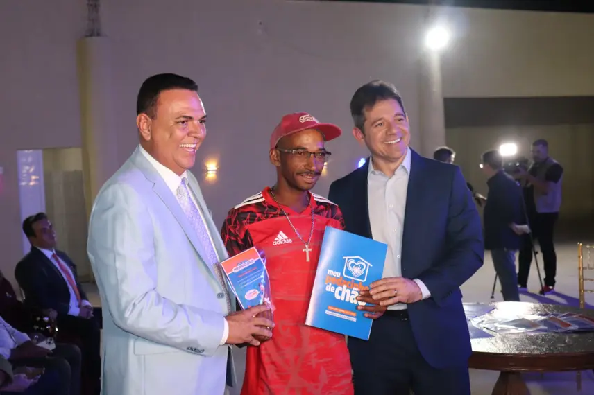 Prefeitura de São Raimundo Nonato entrega 945 títulos pelo 'Meu Pedacinho de Chão'