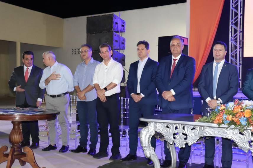 Prefeitura de São Raimundo Nonato entrega 945 títulos pelo 'Meu Pedacinho de Chão' Prefeitura de São Raimundo Nonato entrega 945 títulos pelo 'Meu Pedacinho de Chão'