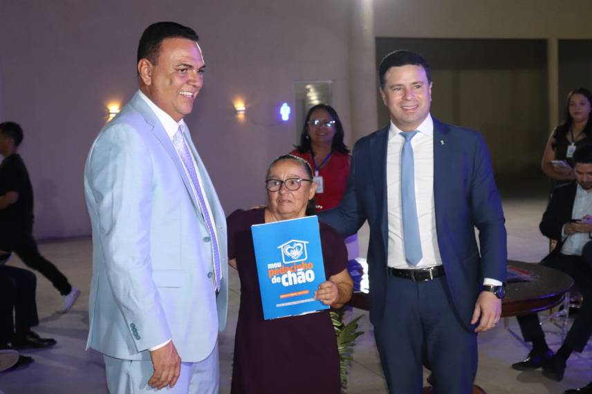 Prefeitura de São Raimundo Nonato entrega 945 títulos pelo 'Meu Pedacinho de Chão' Prefeitura de São Raimundo Nonato entrega 945 títulos pelo 'Meu Pedacinho de Chão'