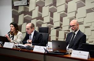 Presidente da CAS, Marcelo Castro (2º à esq.) conduz sabatina de Daniela Cerqueira, Leandro Safatle e Thiago Campos (Foto: Saulo Cruz/Agência Senado  Fonte: Agência Senado)