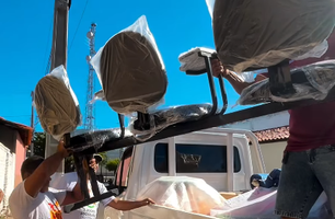 refeitura entrega novos mobiliários e brinquedos às escolas da zona rural de Alto Longá (Foto: Reprodução/Redes sociais)