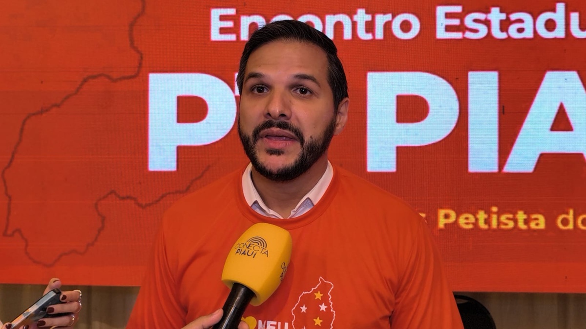 Secretario de Educação Washington Bandeira.