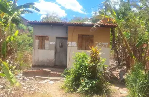 Suspeitos fogem da polícia e deixam armas e drogas em casa na zona sul de Teresina (Foto: PMPI)