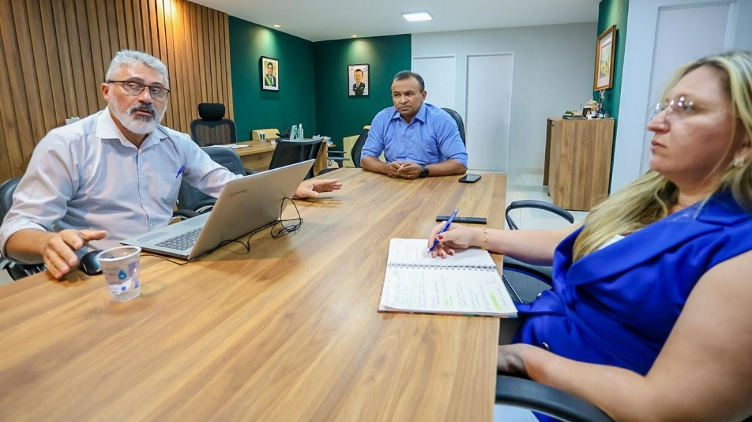 Secretário Fábio Abreu alinha metas e orçamento para execução do 'Sertão Vivo'