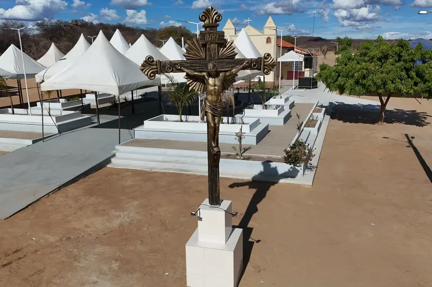 Turismo religioso impulsiona economia e fé em Dirceu Arcoverde, afirma Ramon Café