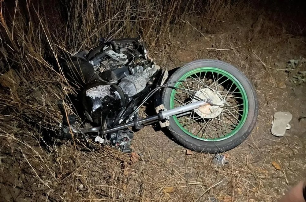 Acidente entre motocicletas deixa um morto e dois feridos em São Miguel do Tapuio