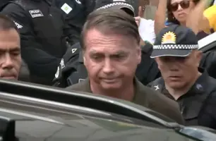 Bolsonaro passará a noite no hospital após passar mal (Foto: TV Band)