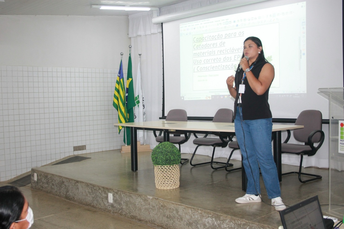 Catadores de recicláveis de São Raimundo Nonato recebem capacitação técnica e lançamento do Programa Pró-Catadores