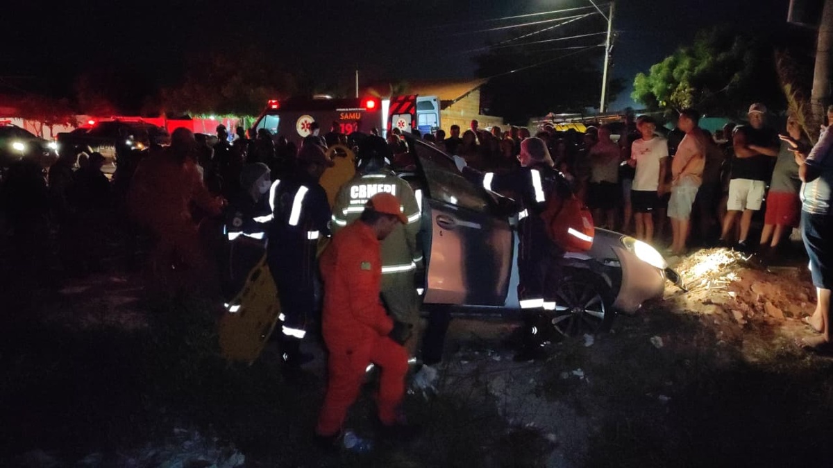 Colisão entre carros deixa jovem de 22 anos ferida em avenida de Parnaíba