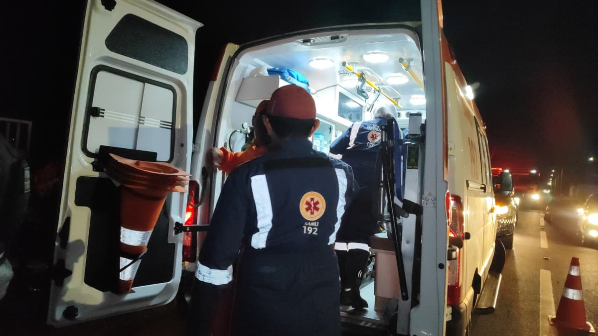 Colisão entre carros deixa jovem de 22 anos ferida em avenida de Parnaíba