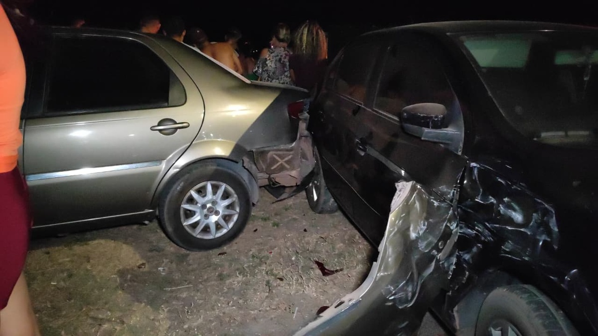 Colisão entre carros deixa jovem de 22 anos ferida em avenida de Parnaíba