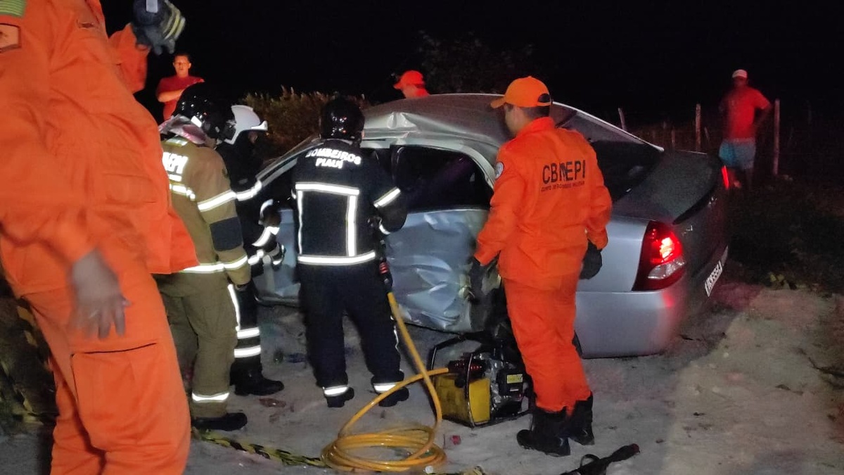 Colisão entre carros deixa jovem de 22 anos ferida em avenida de Parnaíba