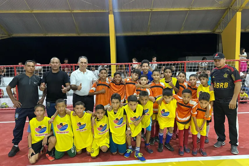 Comunidade celebra entrega da reforma do Ginásio Poliesportivo em Pau D'Arco do PI