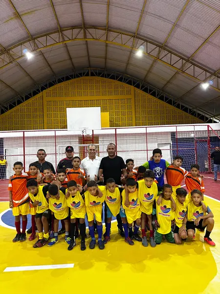 Comunidade celebra entrega da reforma do Ginásio Poliesportivo em Pau D'Arco do PI