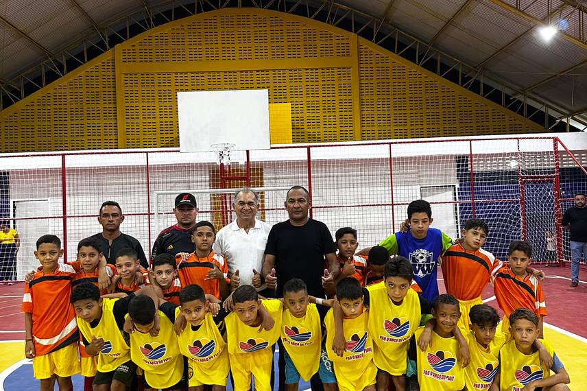 Comunidade celebra entrega da reforma do Ginásio Poliesportivo em Pau D'Arco do PI Comunidade celebra entrega da reforma do Ginásio Poliesportivo em Pau D'Arco do PI