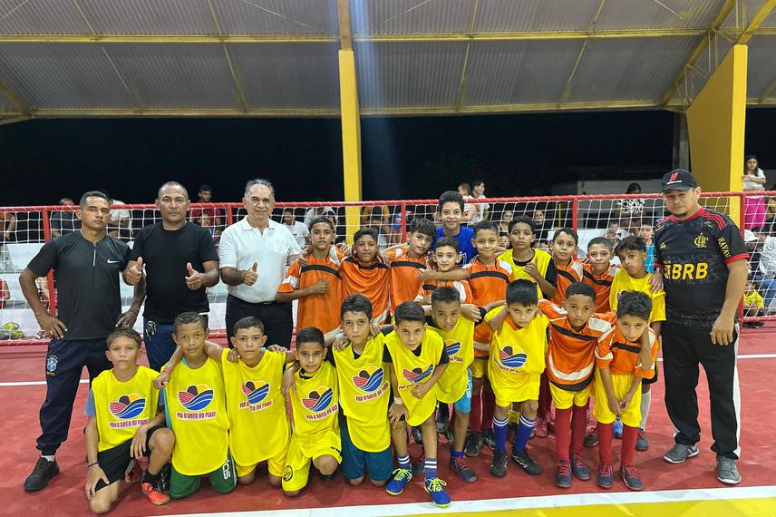 Comunidade celebra entrega da reforma do Ginásio Poliesportivo em Pau D'Arco do PI Comunidade celebra entrega da reforma do Ginásio Poliesportivo em Pau D'Arco do PI