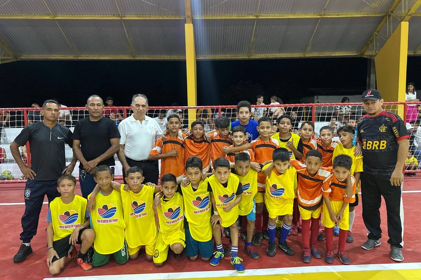 Comunidade celebra entrega da reforma do Ginásio Poliesportivo em Pau D'Arco do PI Comunidade celebra entrega da reforma do Ginásio Poliesportivo em Pau D'Arco do PI